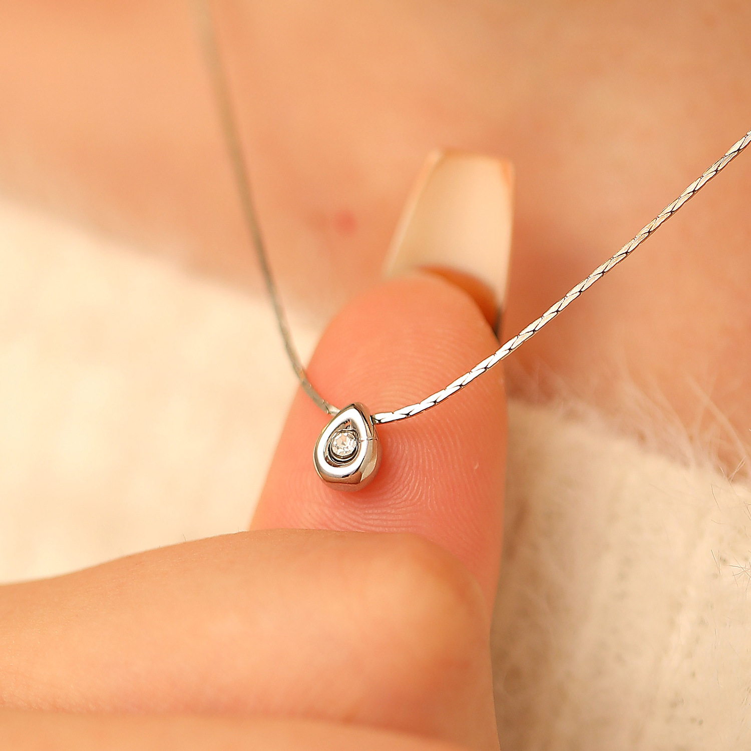 Simple Fashion Water Drop Smal - Pearl Trim Chain recension och pris