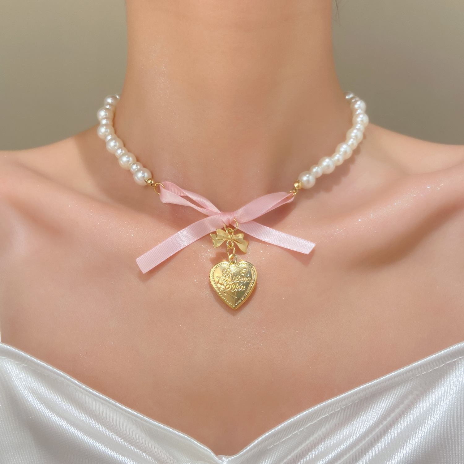 French Romantic Pink Bowknot H - Pearl Trim Chain recension och pris